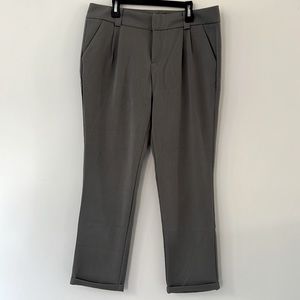 Old Navy Women’s Pants size 8 in Gray with Cuffs